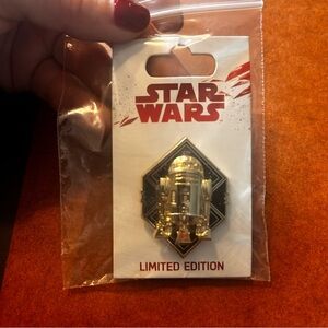 Gold R2D2 pin